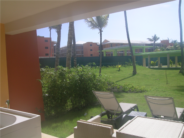 Barcelo Bavaro Palace Family Deluxe Suites offer large patios or terraces with double jacuzzi Tubs