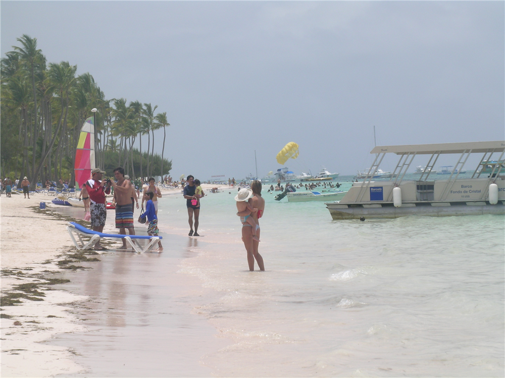 Non motorized water sports are part of the all inclusive program at Barcelo Bavaro Palace Family Deluxe